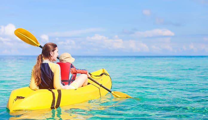 Cómo hacer kayak en el océano