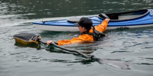 Cómo hacer un auto-rescate en kayak