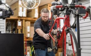 Lista de verificación de equipo esencial para empacar bicicletas