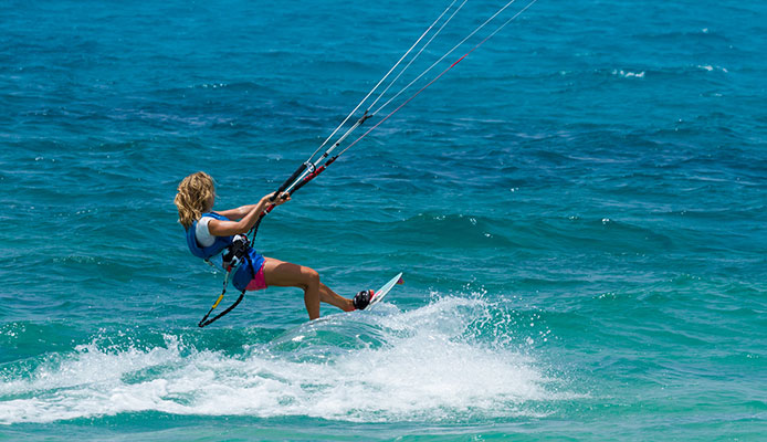 ¿Es_windsurf_o_kitesurf_más_fácil_