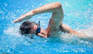 Guía para principiantes sobre cómo respirar mientras se nada